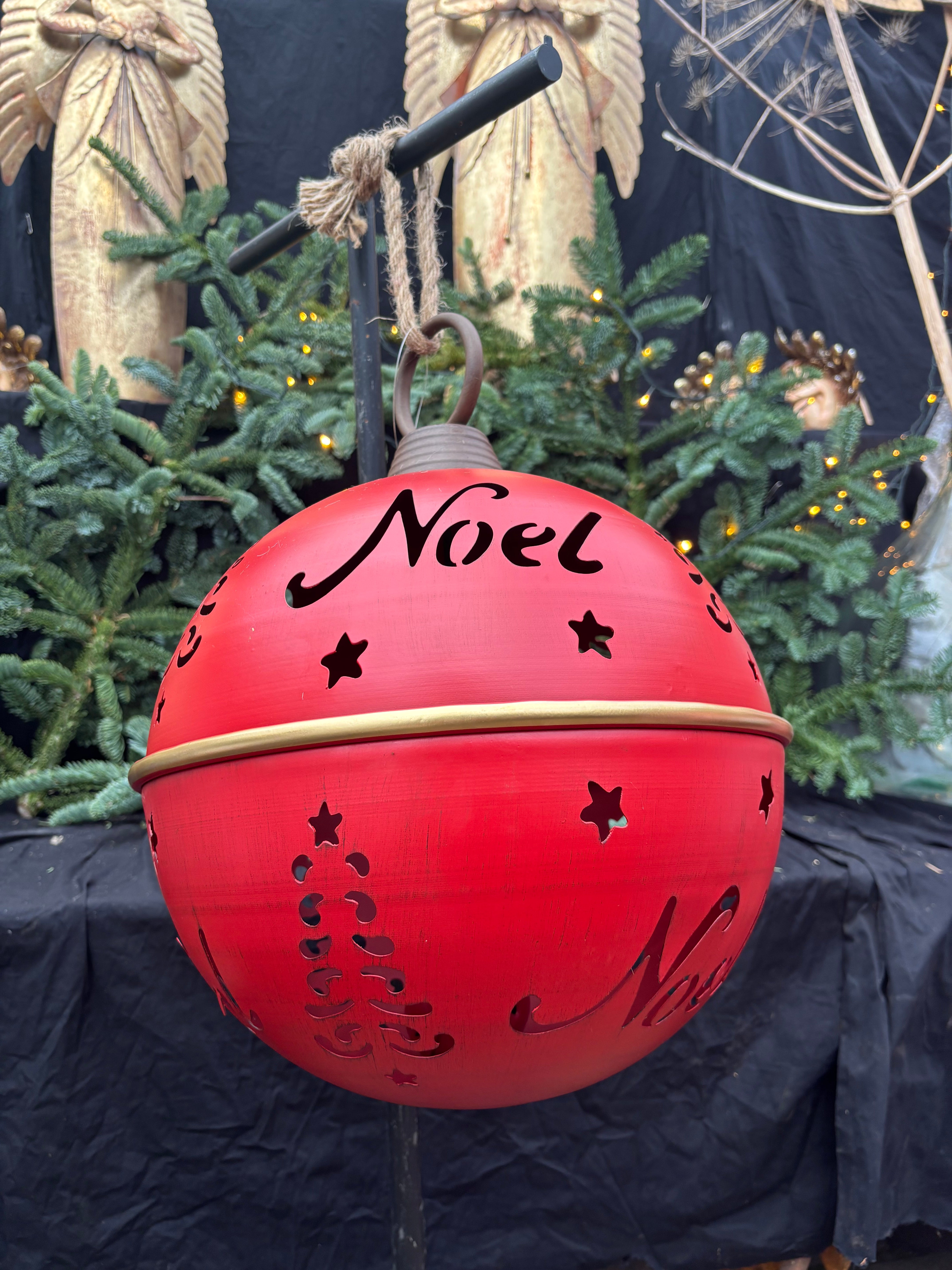 Kerstbal kerst bal ijzer rood met tekst NOEL