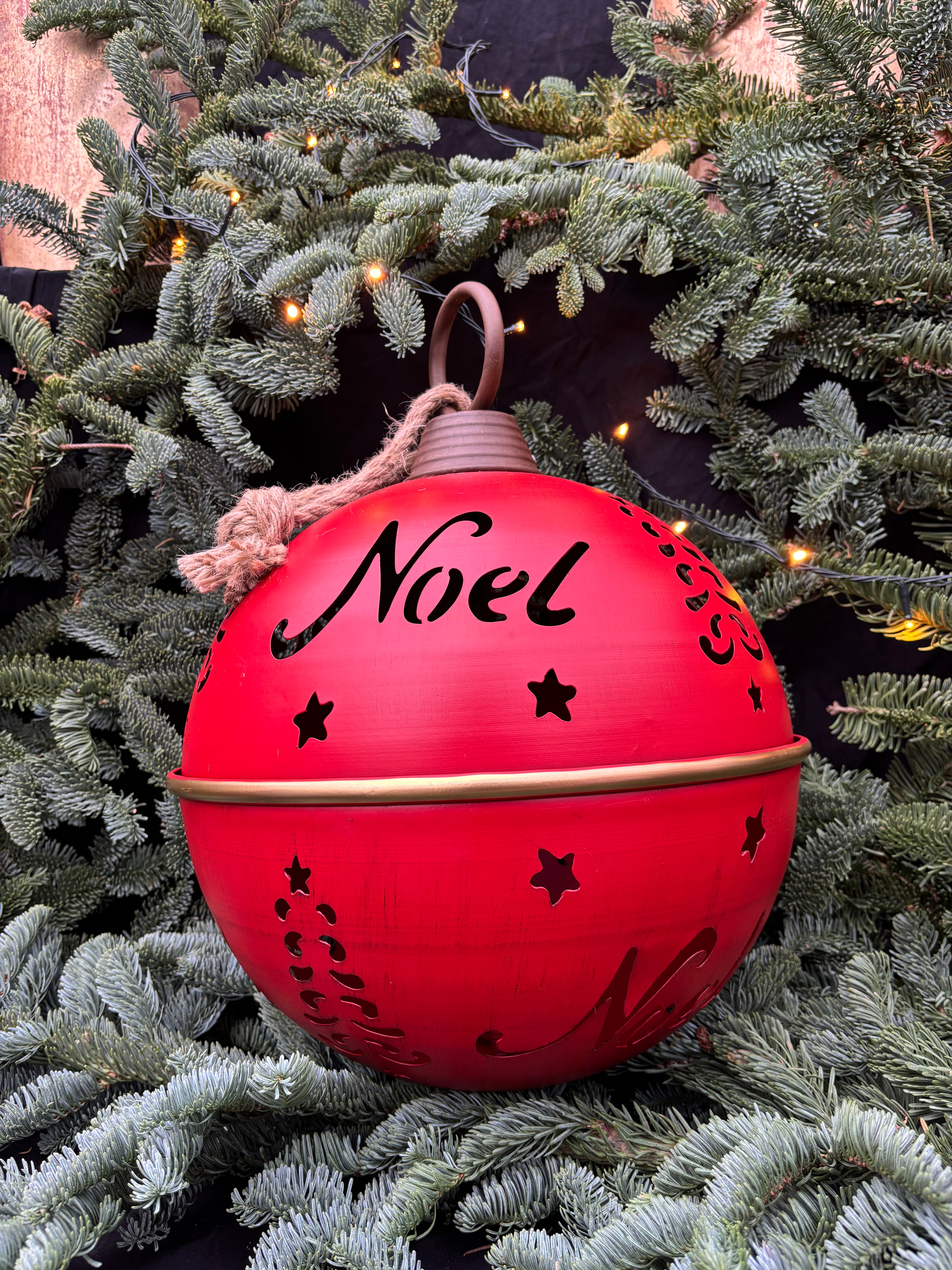 Kerstbal kerst bal ijzer rood met tekst NOEL