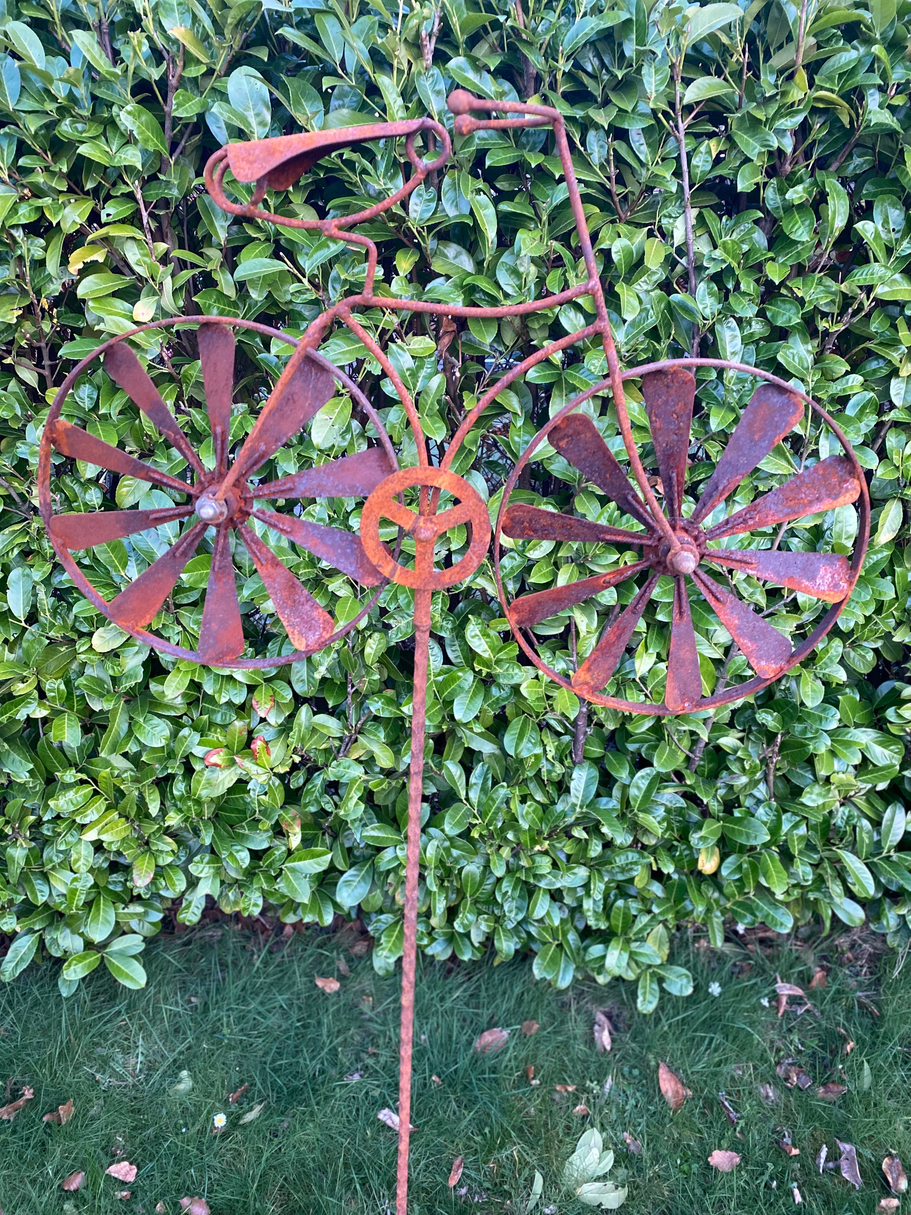 Roest windmolen fiets op tuinsteker - Brocante bij Ingie